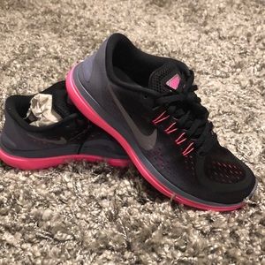 New Nike Flex Run Sneakers